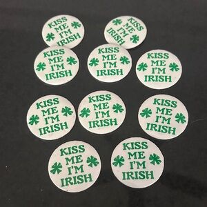 10 Kiss Me I’m Irish buttons
